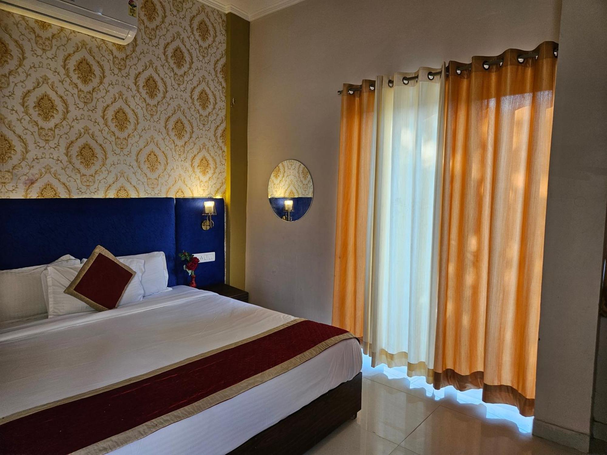 The Indraj Palace Hotel Jaipur Eksteriør billede